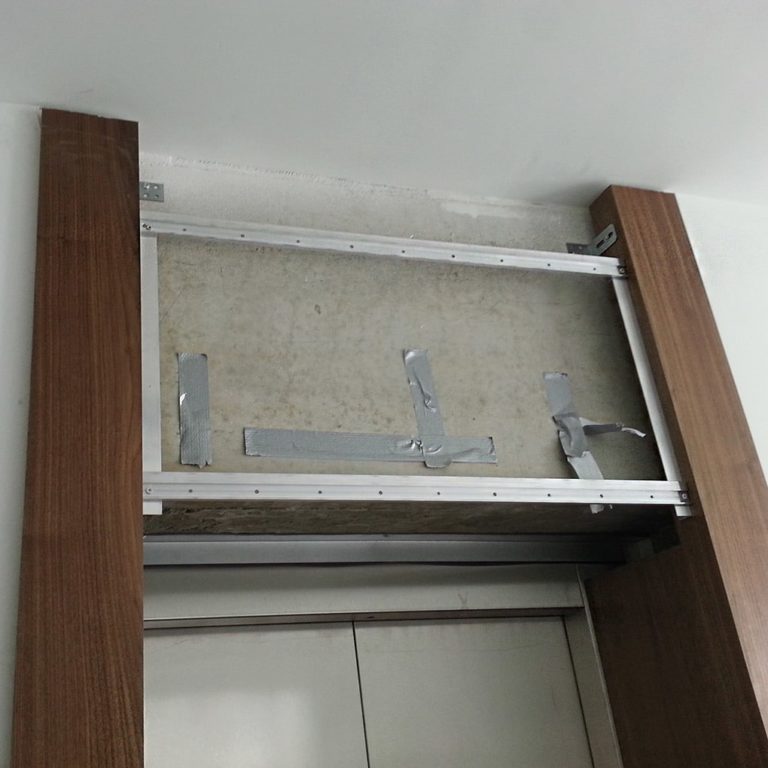 Two edge elements of a wall panel framing an elevator door