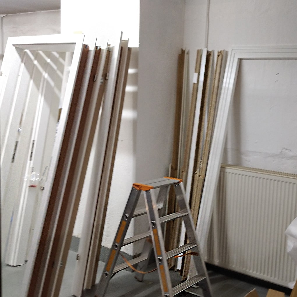 Door frames to be inserted into a store-in-store system
